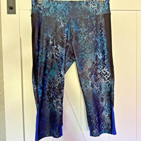 Marika Womens Multicolor Yoga Pants Size Large Stretch Colorful Cropped Capri - Picture 1 of 4